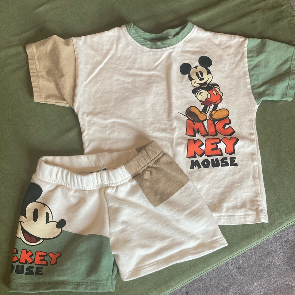 Zara Disney Mickey Mouse Kids' T-Shirt and Shorts Set Size 4